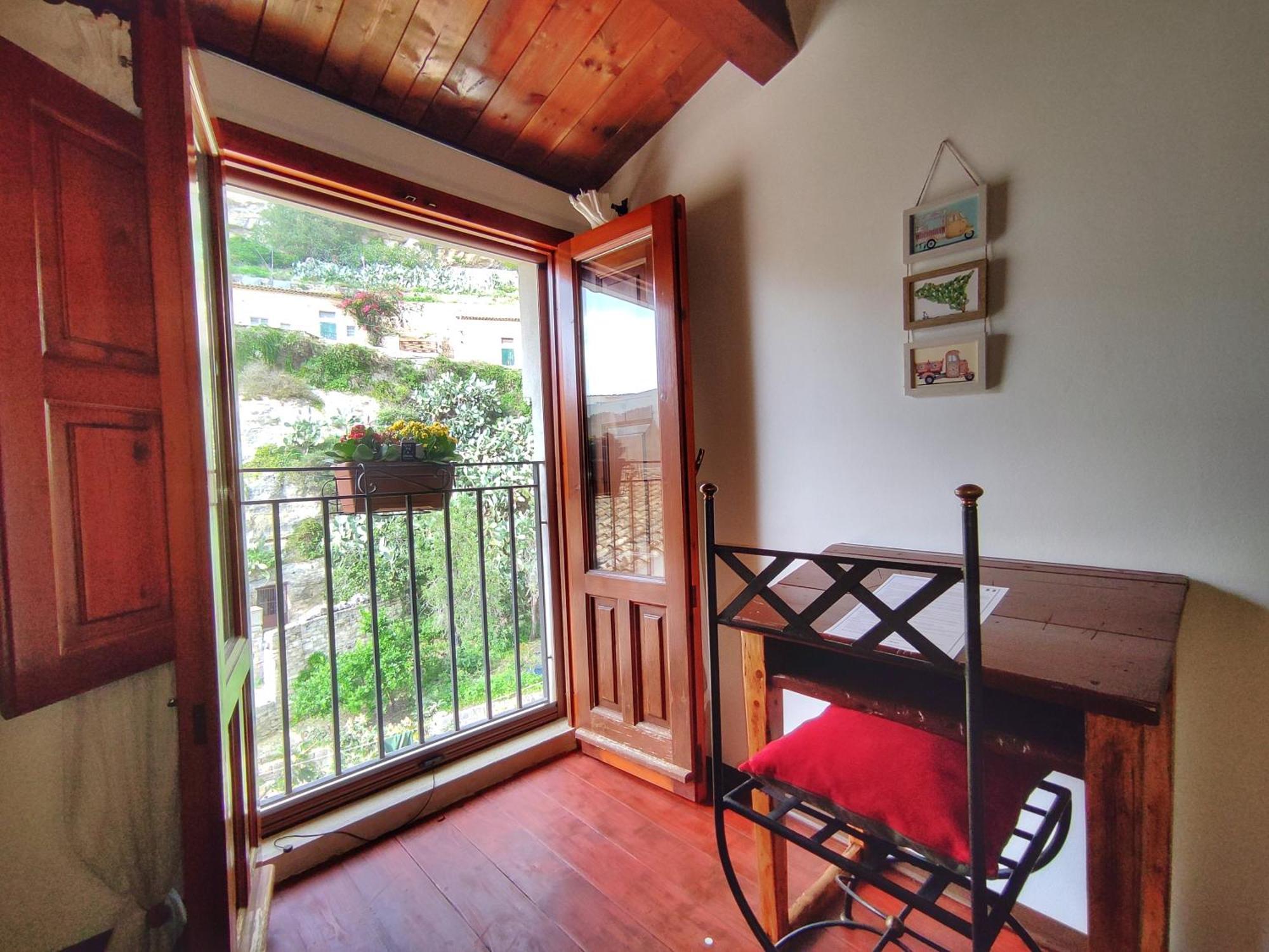 Lilibeth Houses - Charming & Lovely Views Шикли Номер фото